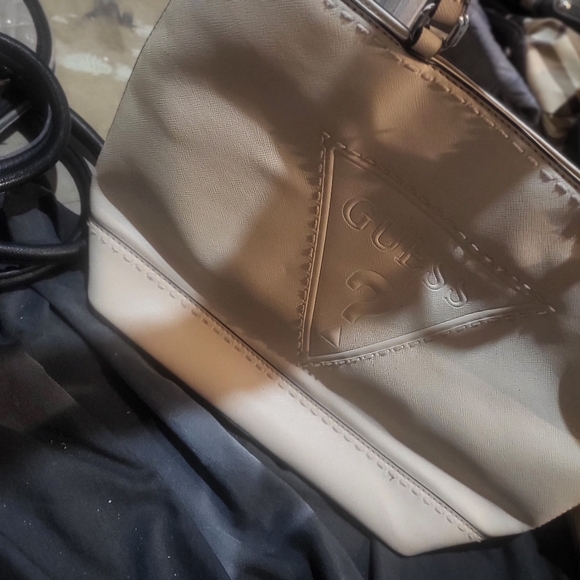 Guess bag - Picture 1 of 4